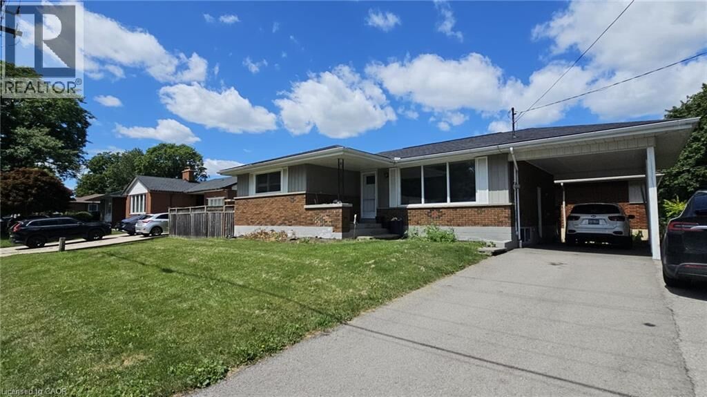 Property Photo: 98 Lynbrook Drive Upper ON L9C 2K9