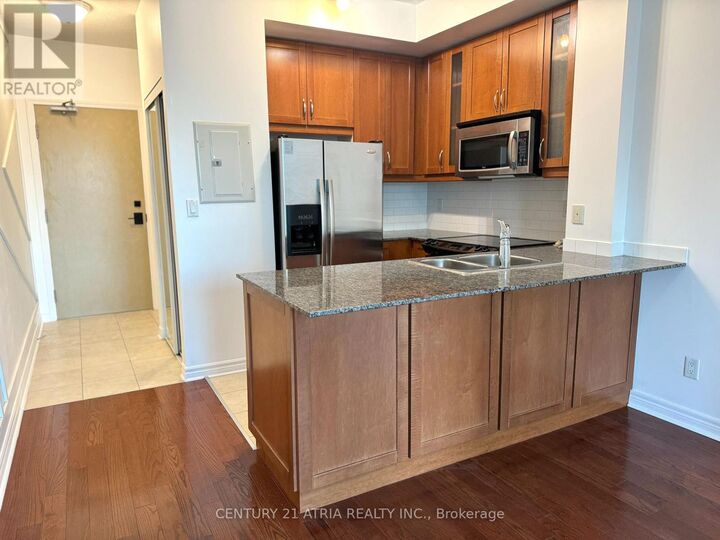 Property Photo: 18 Holmes Avenue 1006 ON M2N 0E1