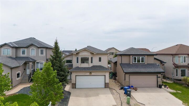 Property Photo: 103 Lopuck Bay MB R2C 5M9