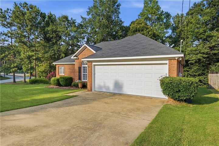 Property Photo:  5106 Briarwood Court  AL 36867 