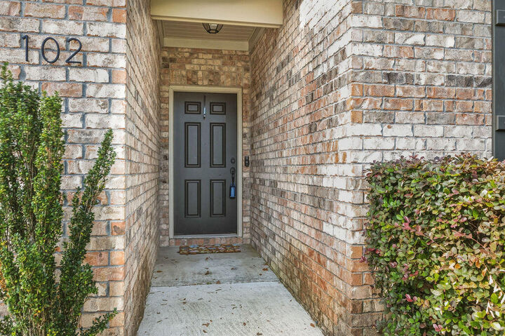 Property Photo:  102 Arrowhead Way  FL 32578 