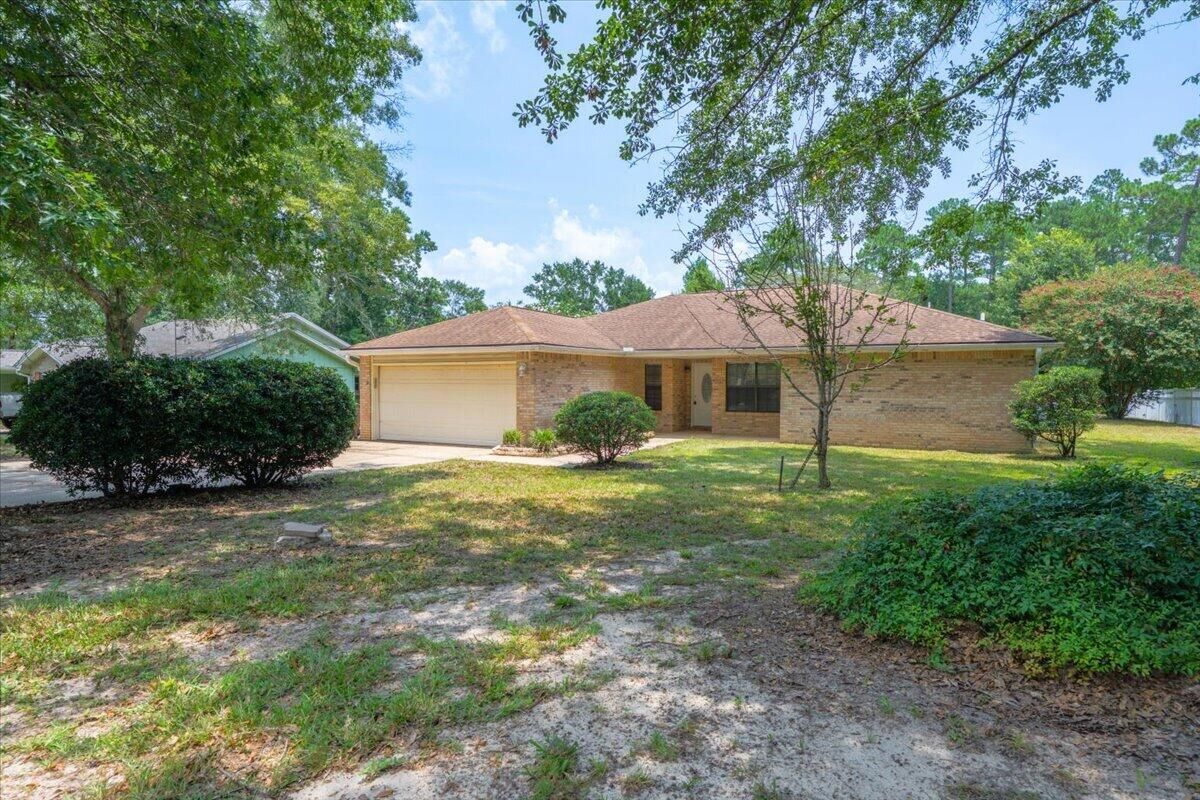 Property Photo:  112 Golf Course Drive  FL 32536 
