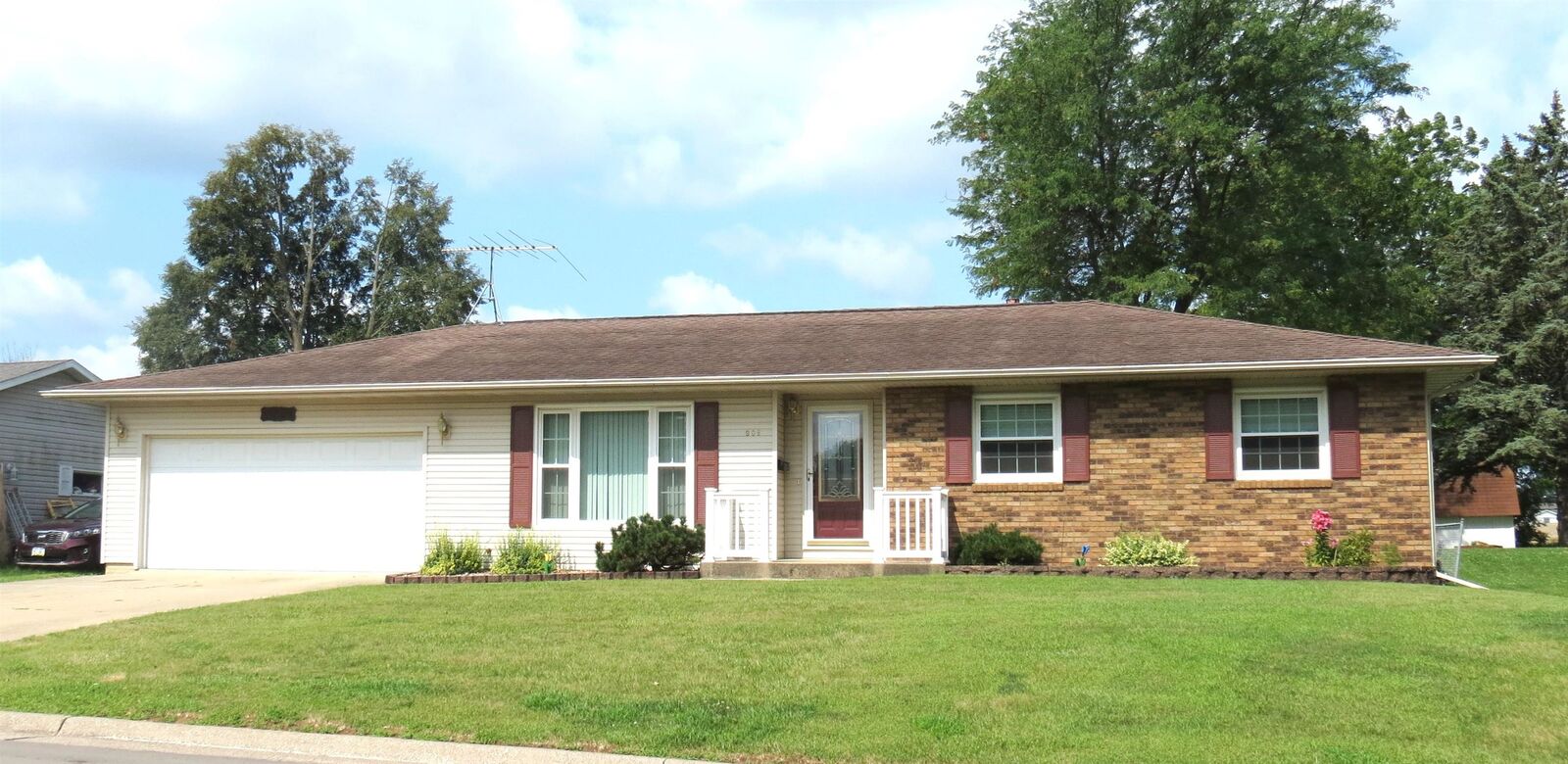 Property Photo:  908 W Farmland Drive  IA 52060 