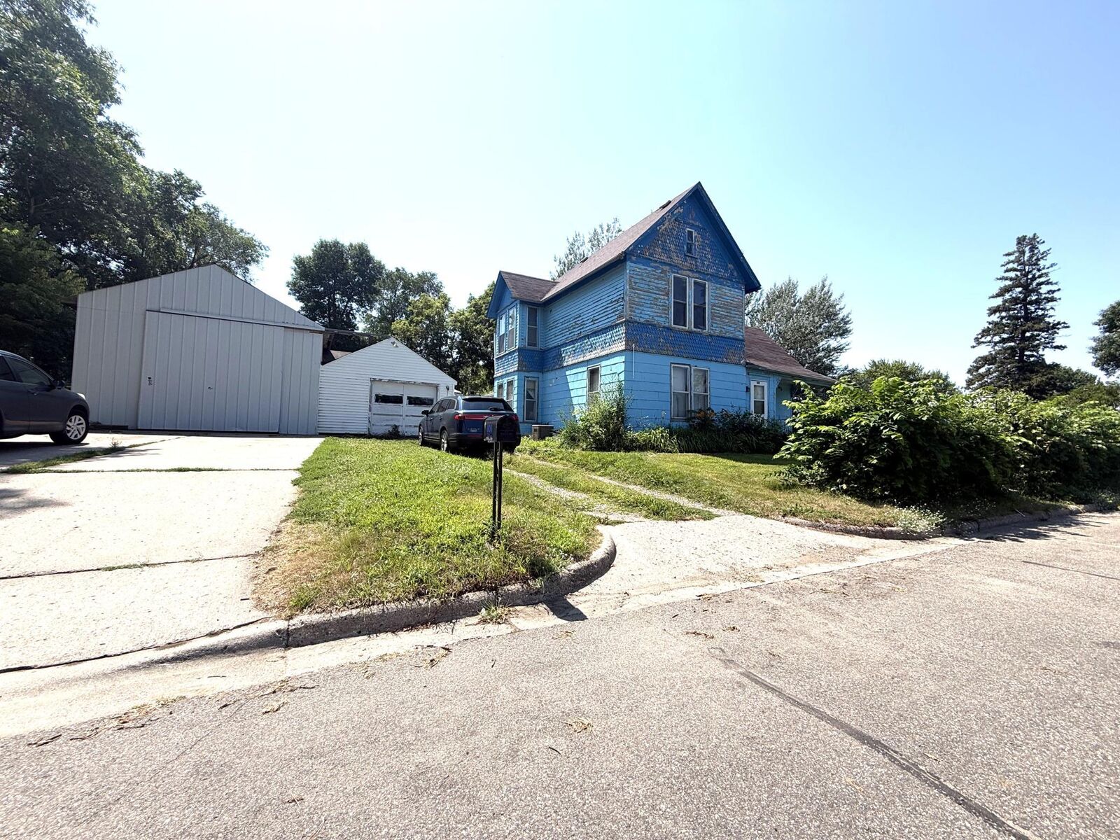 Property Photo:  805 Railroad Avenue  MN 56378 