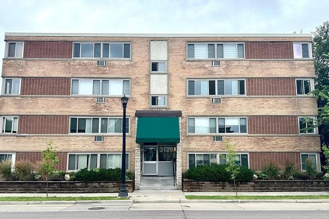 Property Photo: 3120 Hennepin Avenue MN 55408