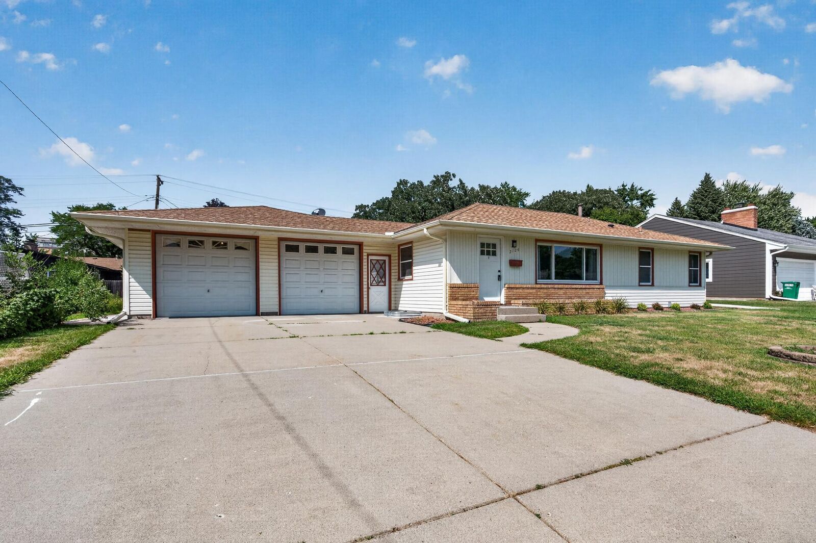 Property Photo:  2124 Dixon Drive  MN 55431 