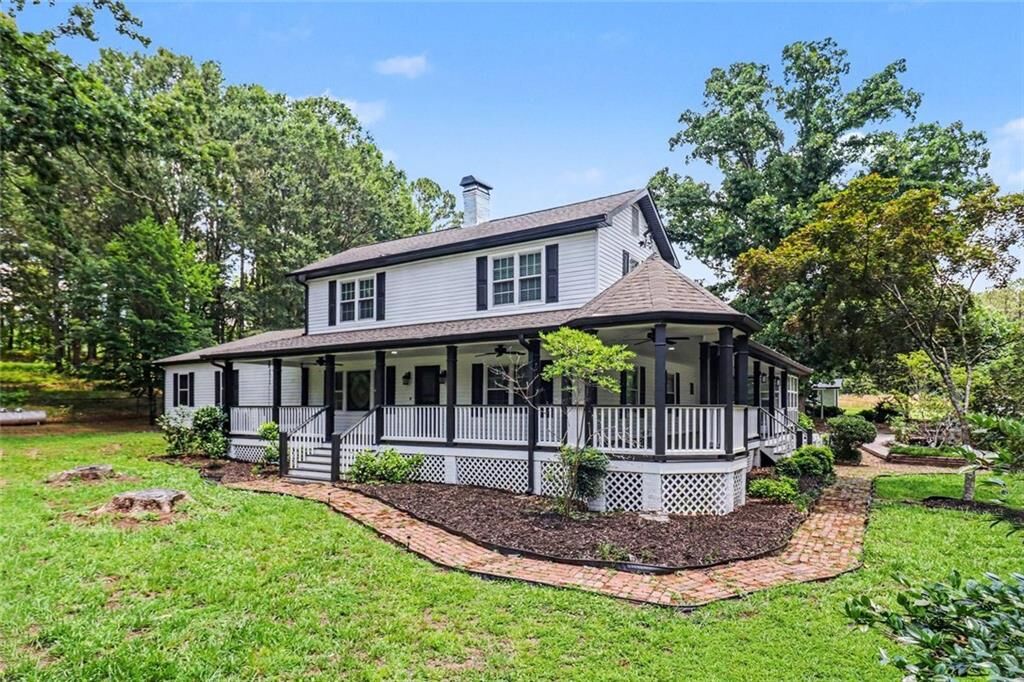 Property Photo: 813 Sandy Creek Road GA 30214
