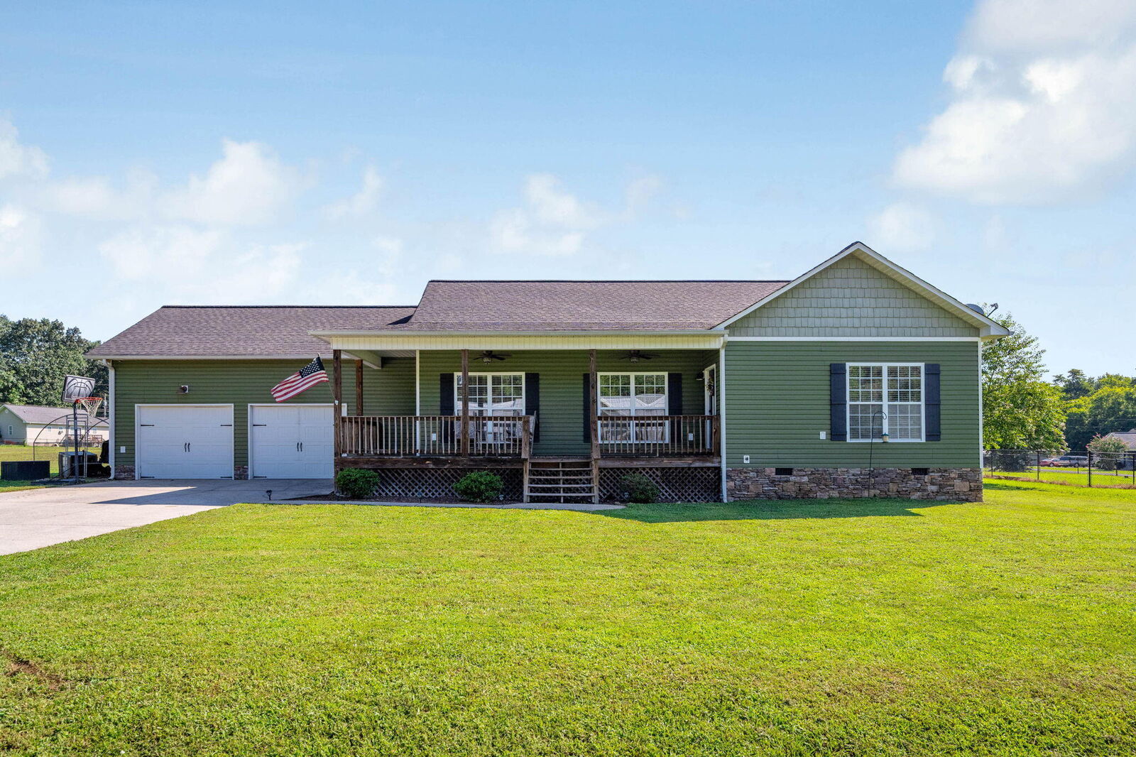 Property Photo:  318 Carriage Drive  TN 37397 