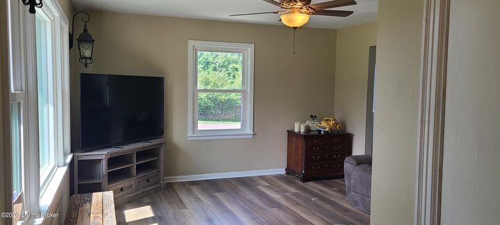 Property Photo: 7001 Monty Ln KY 40291