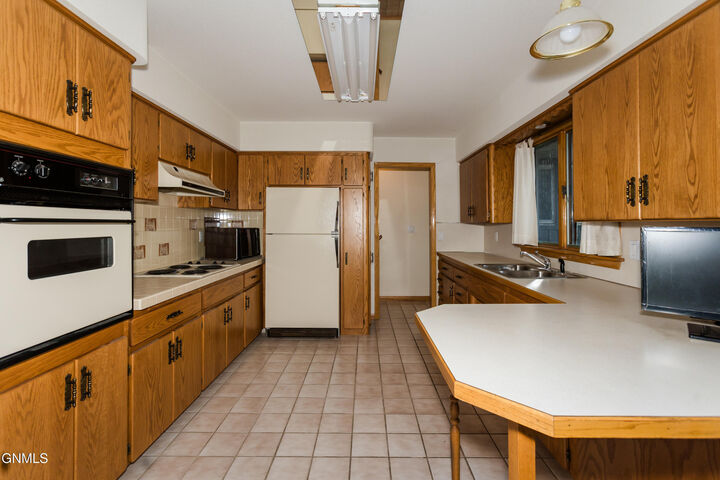 Property Photo:  1616 17th Street  ND 58501 