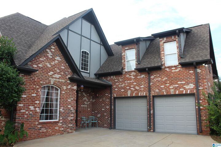 Property Photo: 8722 Highlands Drive AL 35173