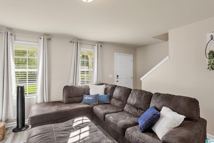 Property Photo: 1527 Hollins Drive AL 35214