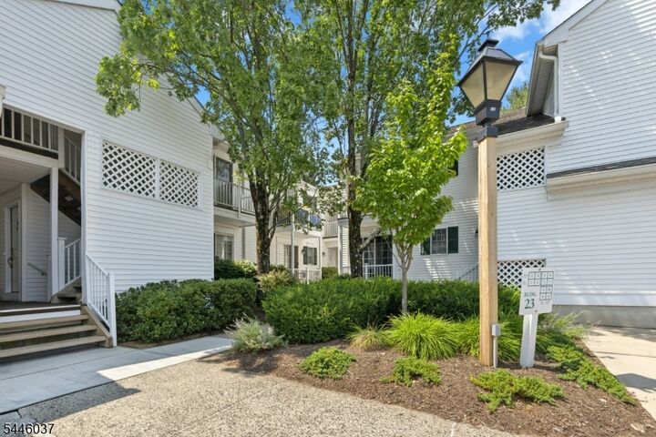 Property Photo:  7 Smithfield Ct 7  NJ 07920 
