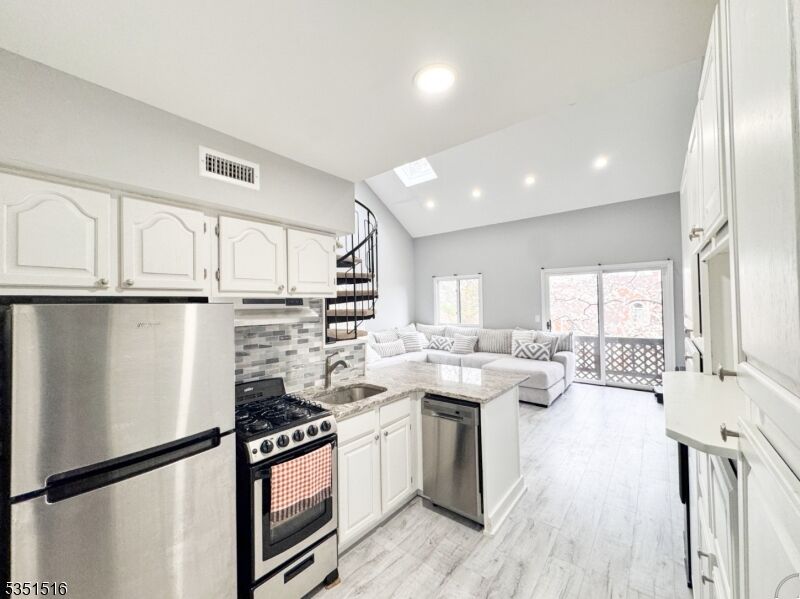 Property Photo: 4 Alta Ct Unit 2 NJ 07462