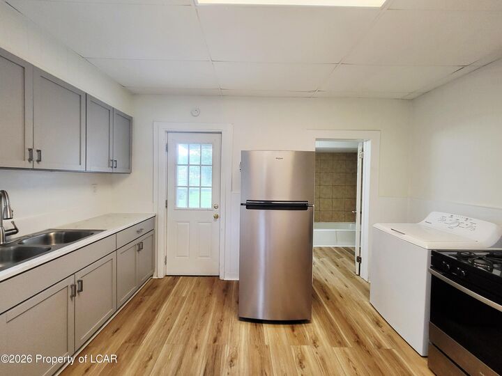 Property Photo:  