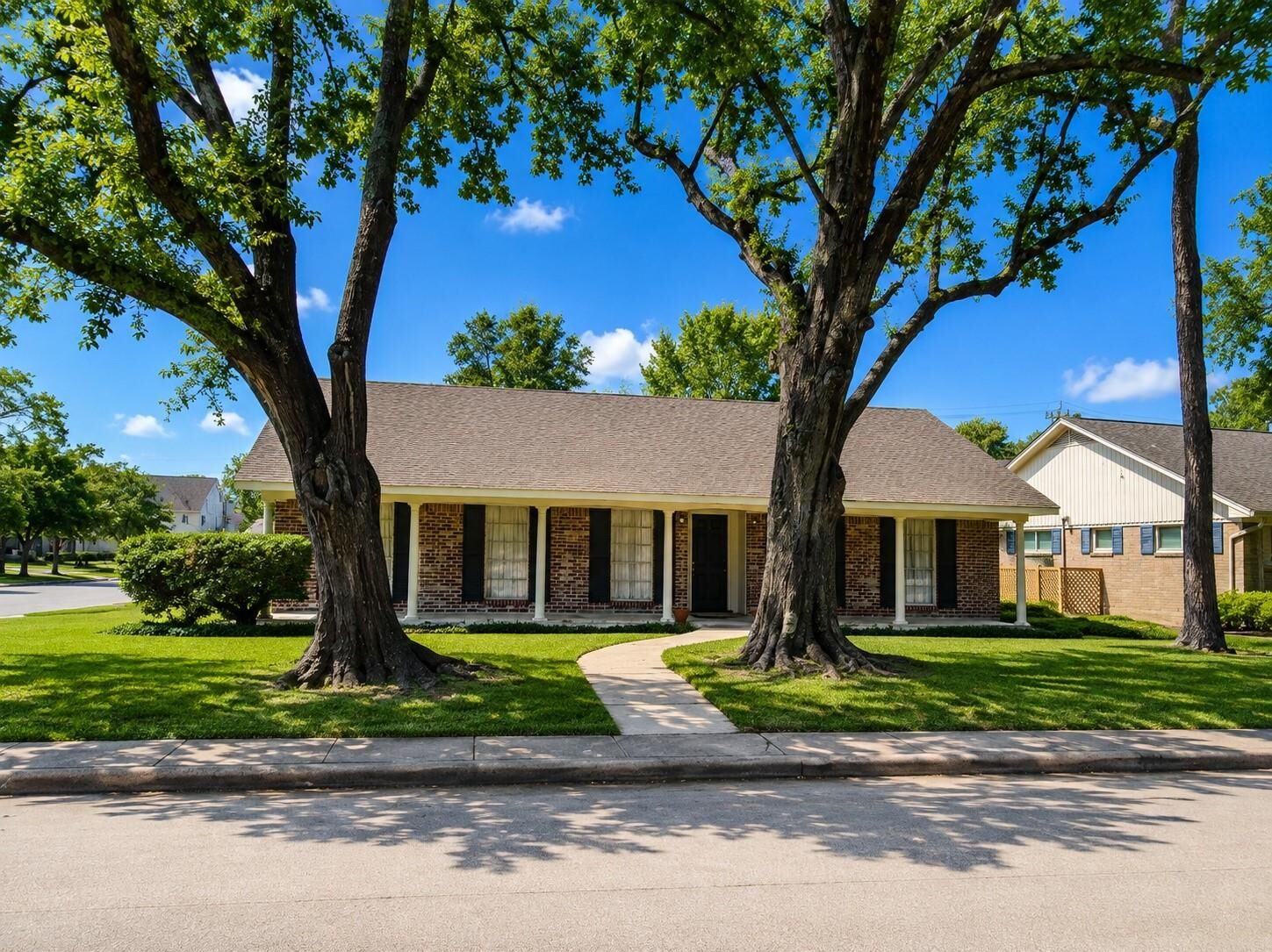 Property Photo:  6123 Lynbrook Drive  TX 77057 