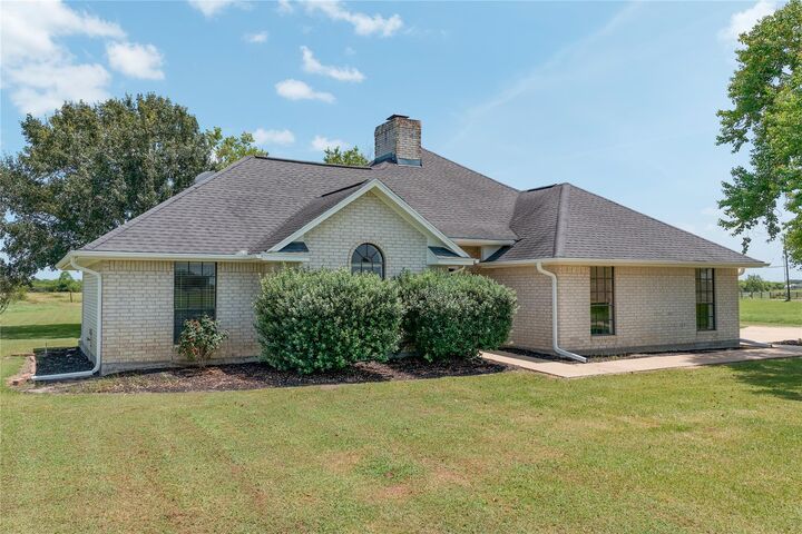 Property Photo: 799 County Road 304 TX 77957