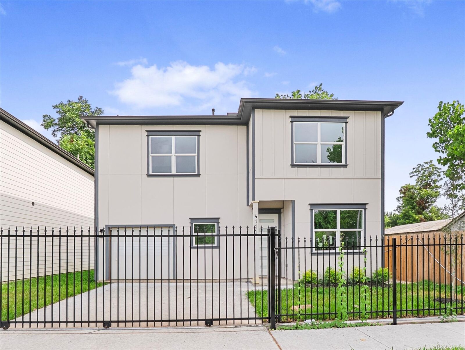 Property Photo: 4111 E Toliver Street TX 77016