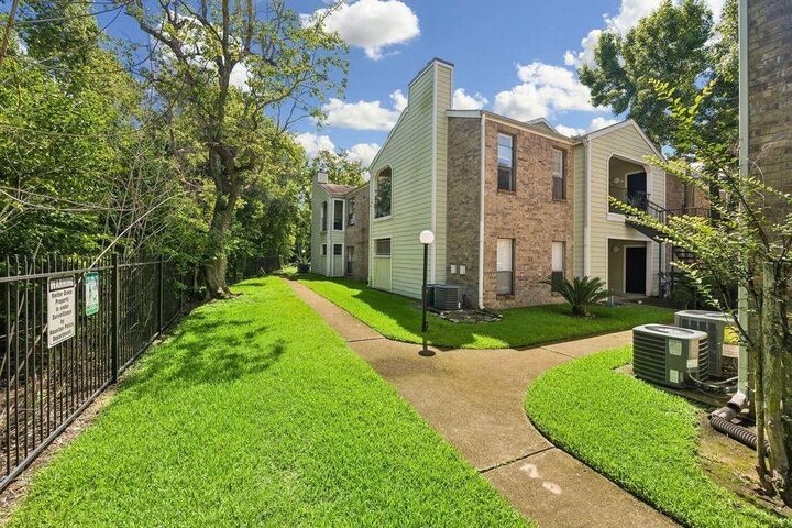 Property Photo:  6602 Harbor Town Drive 506  TX 77036 