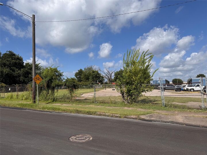 Property Photo:  7151 Lawndale Street  TX 77023 