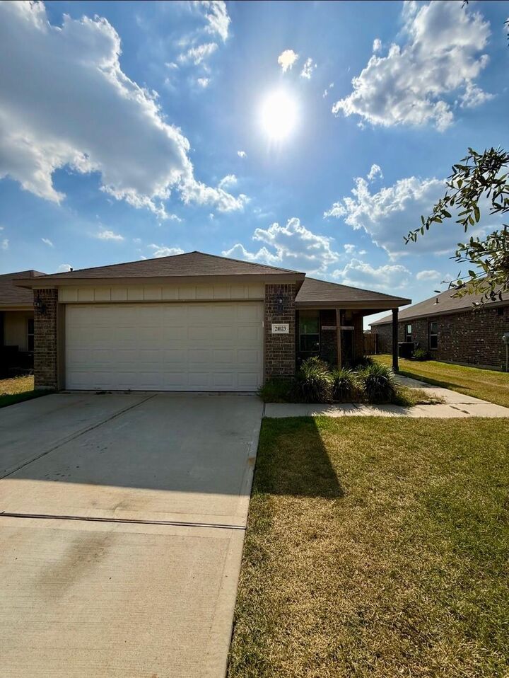 Property Photo: 21023 Twining Rose Lane TX 77377