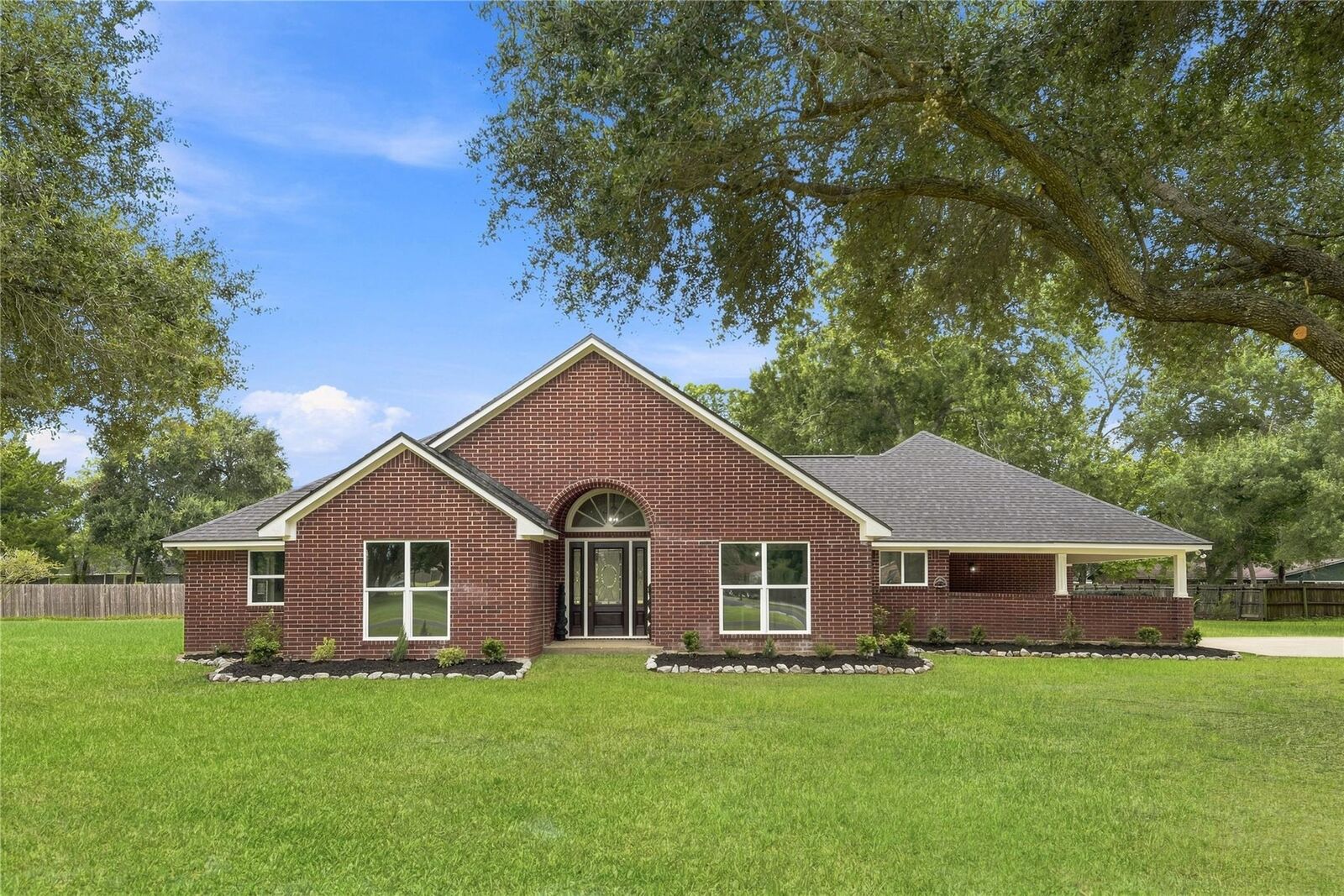 Property Photo: 1002 Ransom Street TX 77514