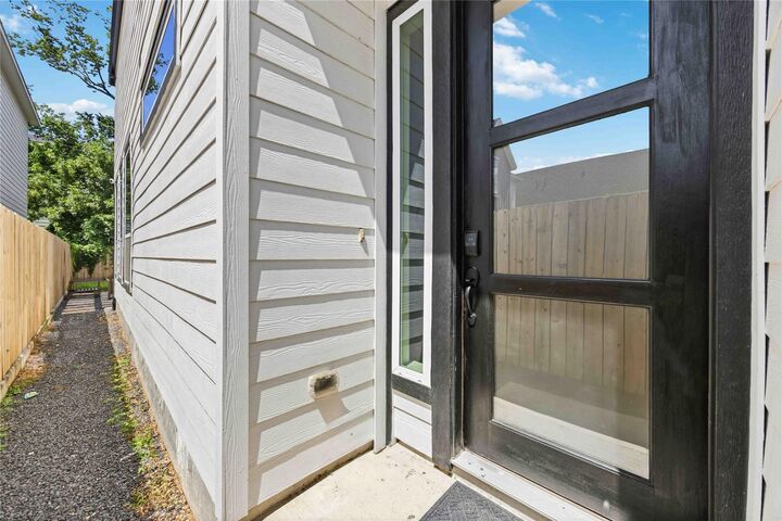 Property Photo:  723 W 16th Street  TX 77008 