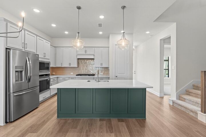Property Photo:  2718 Cottage Place  TX 77459 
