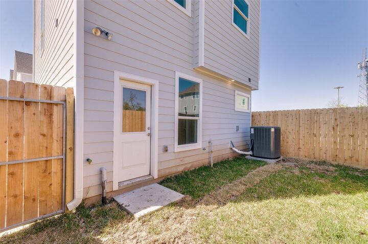 Property Photo: 1809 Napa Creek Lane TX 77009
