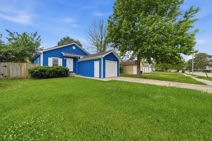 Property Photo: 11730 Greenglen Drive TX 77044