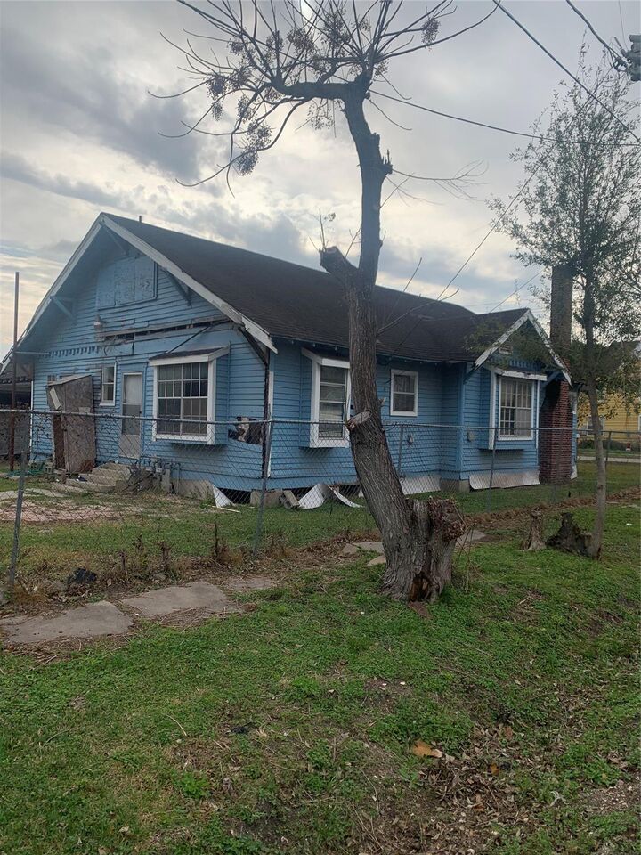 Property Photo: 5001 Sherman Street TX 77011