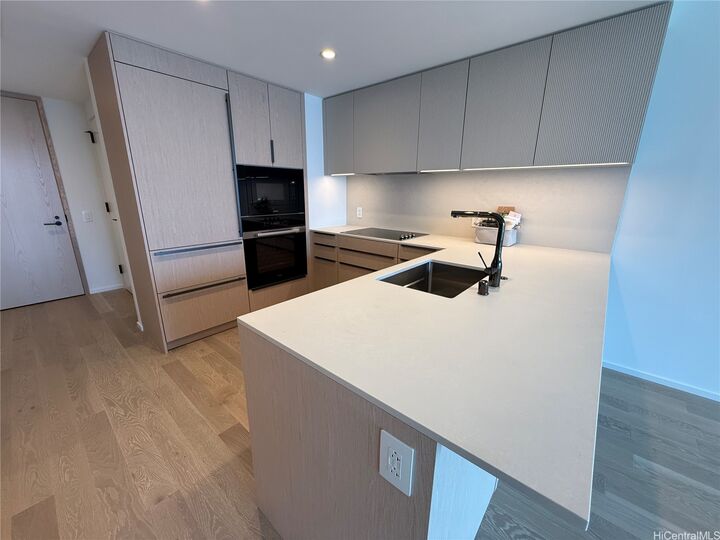 Property Photo:  333 Ward Avenue 1607  HI 96814 