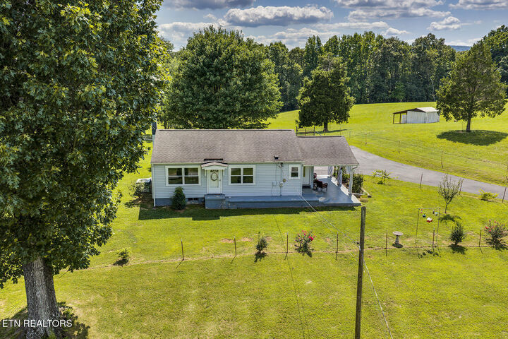 Property Photo:  747 E Evans St  TN 37854 