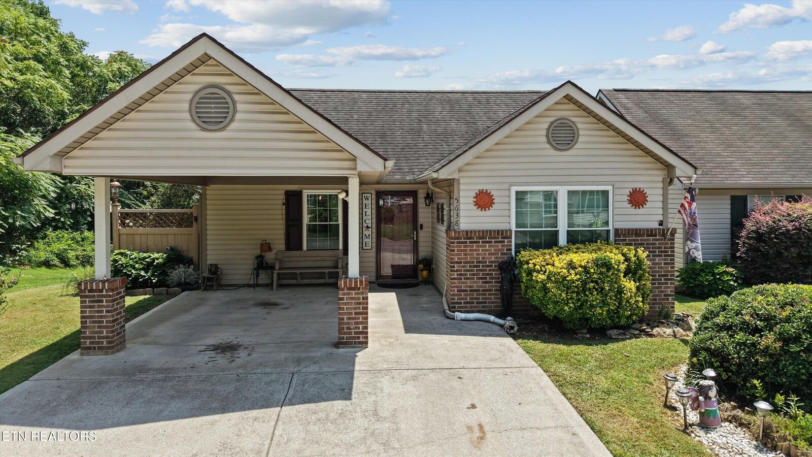 Property Photo: 5638 Kalispell Way TN 37924