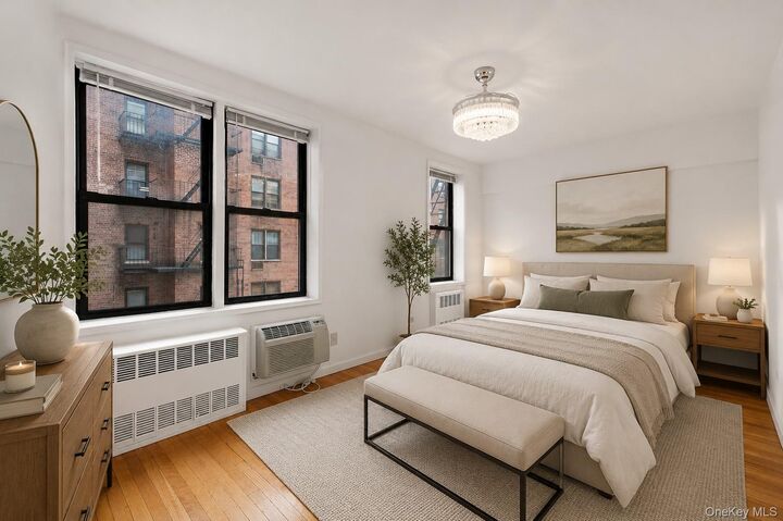 Property Photo:  665 Thwaites Place 3A  NY 10467 