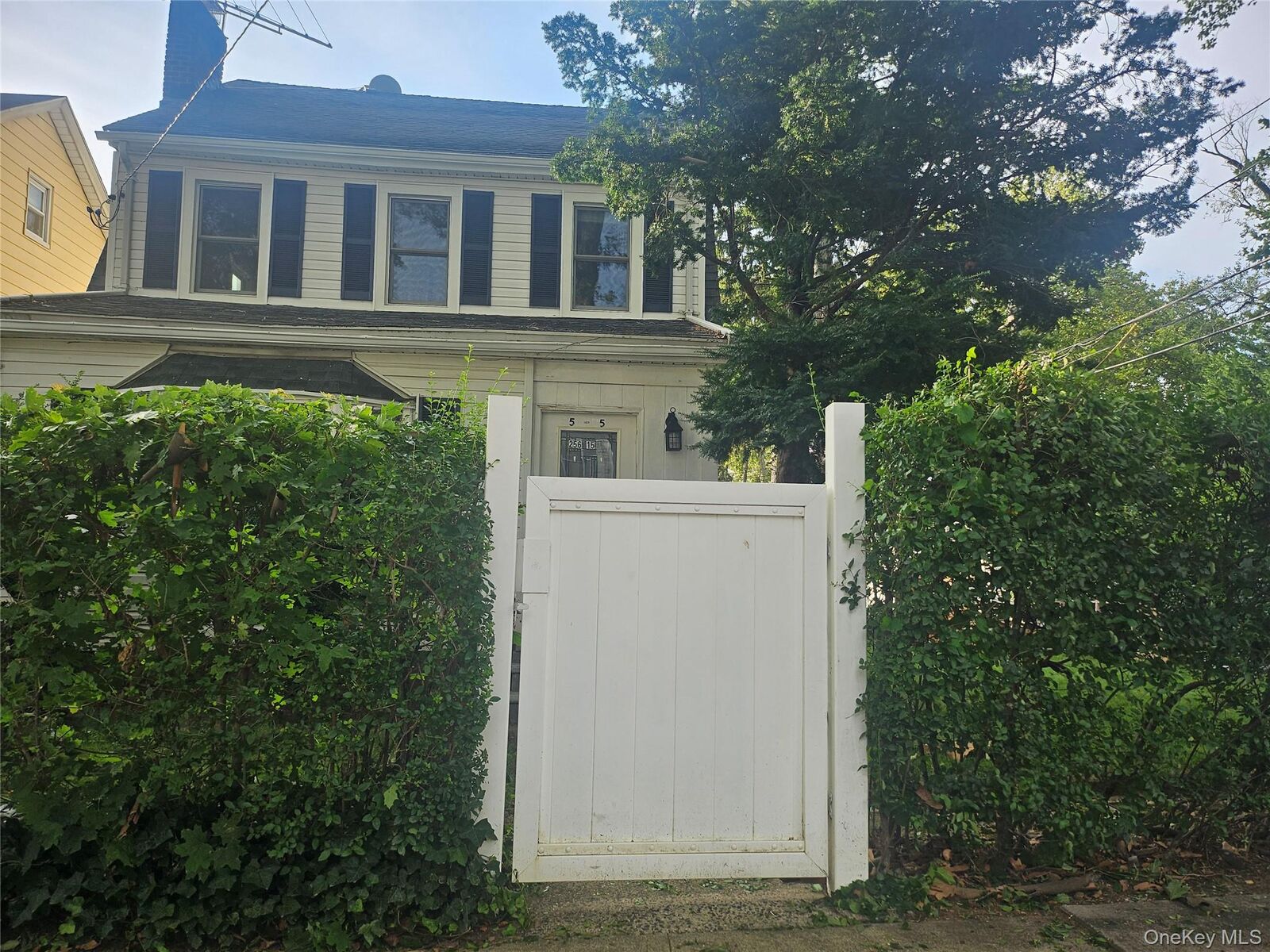 Property Photo: 256-15 Pembroke Avenue NY 11020