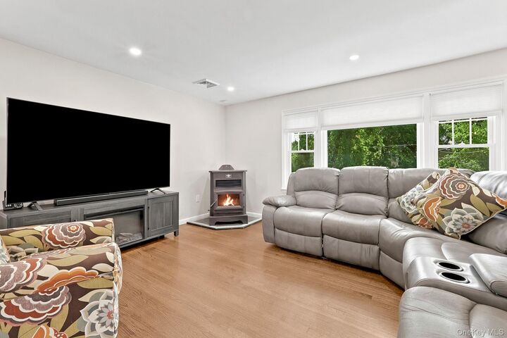 Property Photo:  8 Brothers Road  NY 12570 