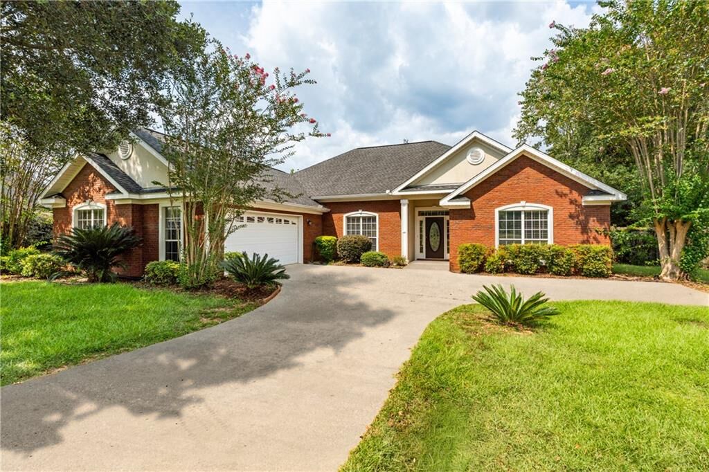 Property Photo: 2845 Scott Plantation Drive E AL 36695