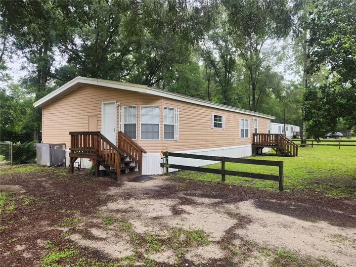 Property Photo:  1182 NW 27th Terrace  FL 32619 
