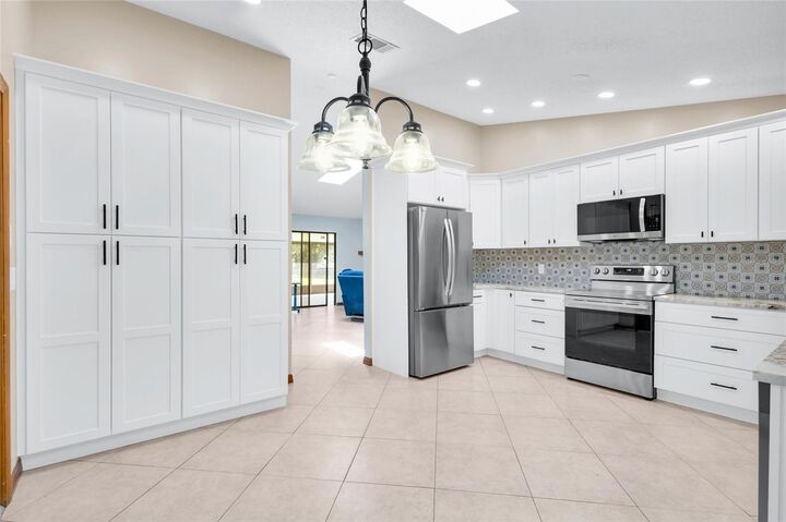 Property Photo:  2805 Lake Tohopekaliga Boulevard  FL 34746 
