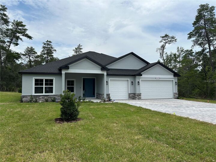 Property Photo: 7841 N Vivian Way FL 34434