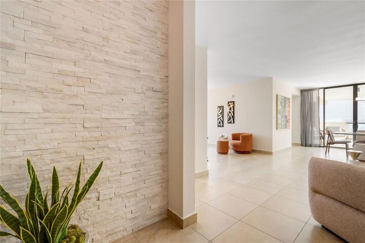 Property Photo: 120 Chardon Ave 302 PR 00918