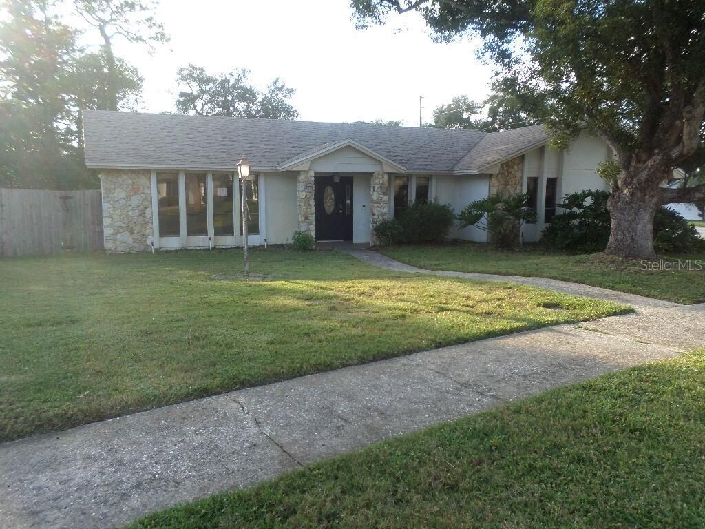 Property Photo:  210 Banbury Court  FL 32779 