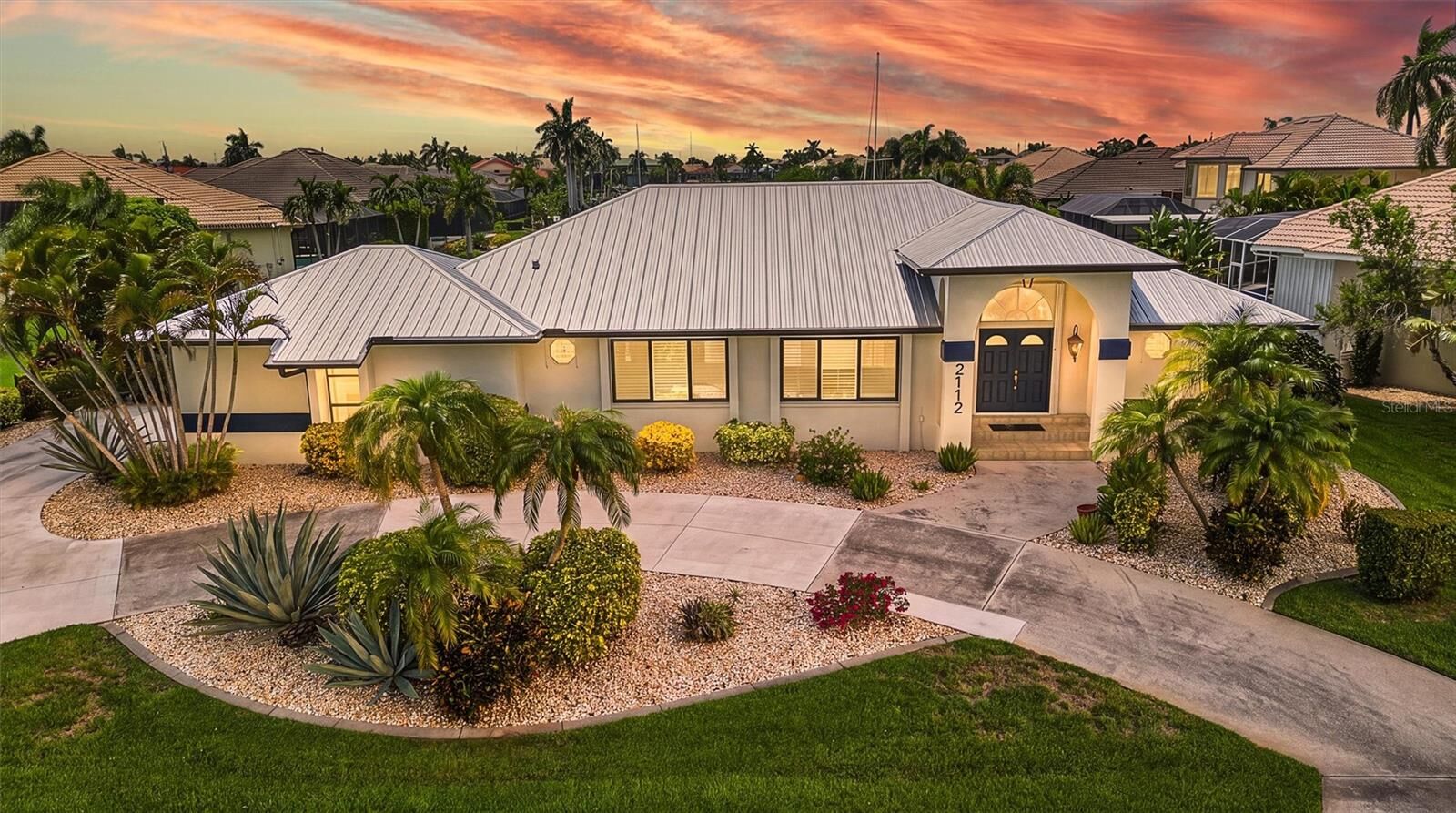 Property Photo:  
