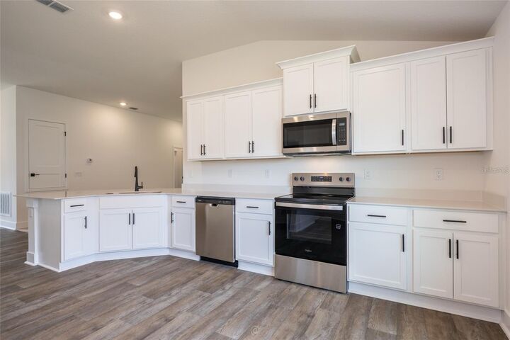 Property Photo: 32 Rymshaw Drive FL 32164