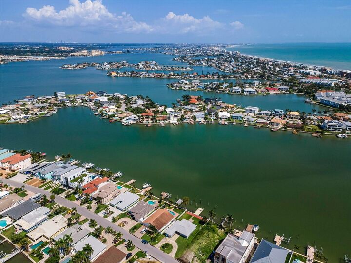 Property Photo: 17043 Dolphin Drive FL 33708