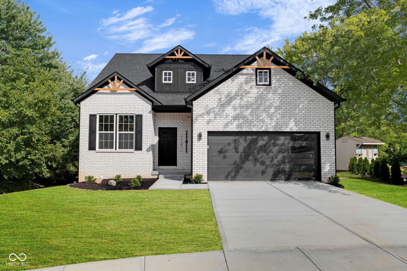 Property Photo:  1121 Brookside Court  IN 46123 