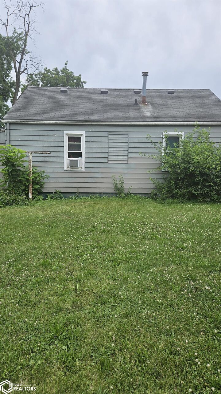 Property Photo: 1809 Albia IA 52501