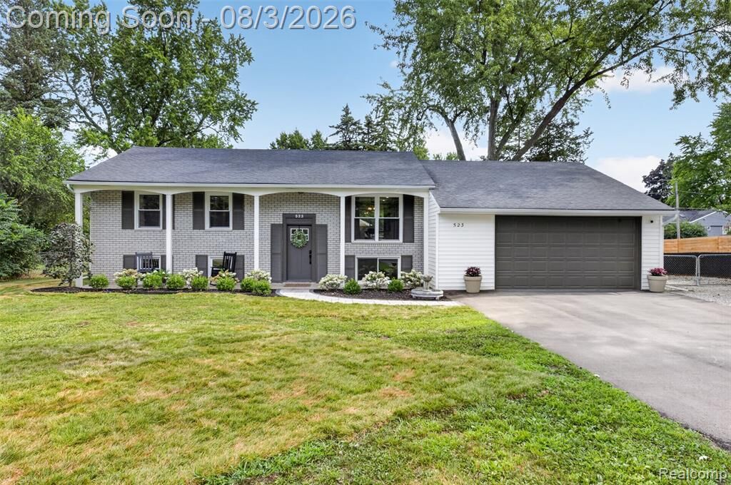 Property Photo:  523 Glengary Road  MI 48390 1496 