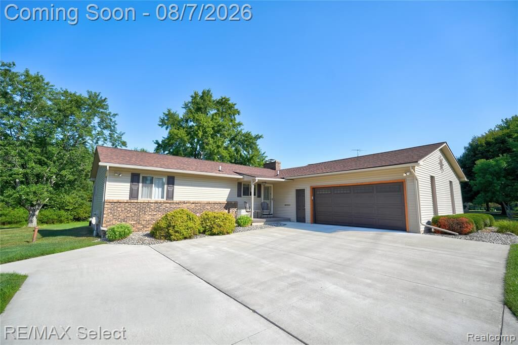 Property Photo:  13097 Country Club Drive  MI 48420 8200 